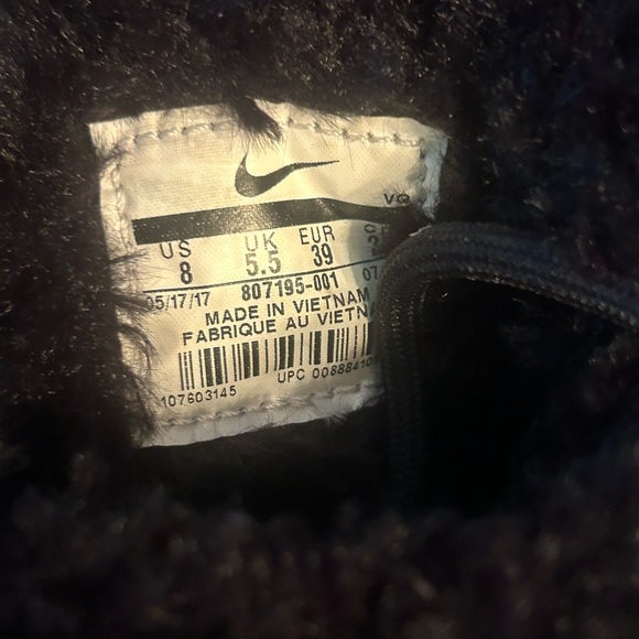 Nike Women's Black Winter Boots - Picture 6 of 7